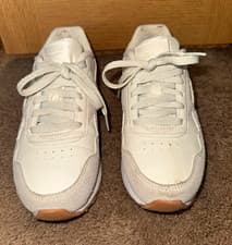 Reebok Women’s Classic Leather Low Top Lace-Up Sneakers White/Beige AR30142W